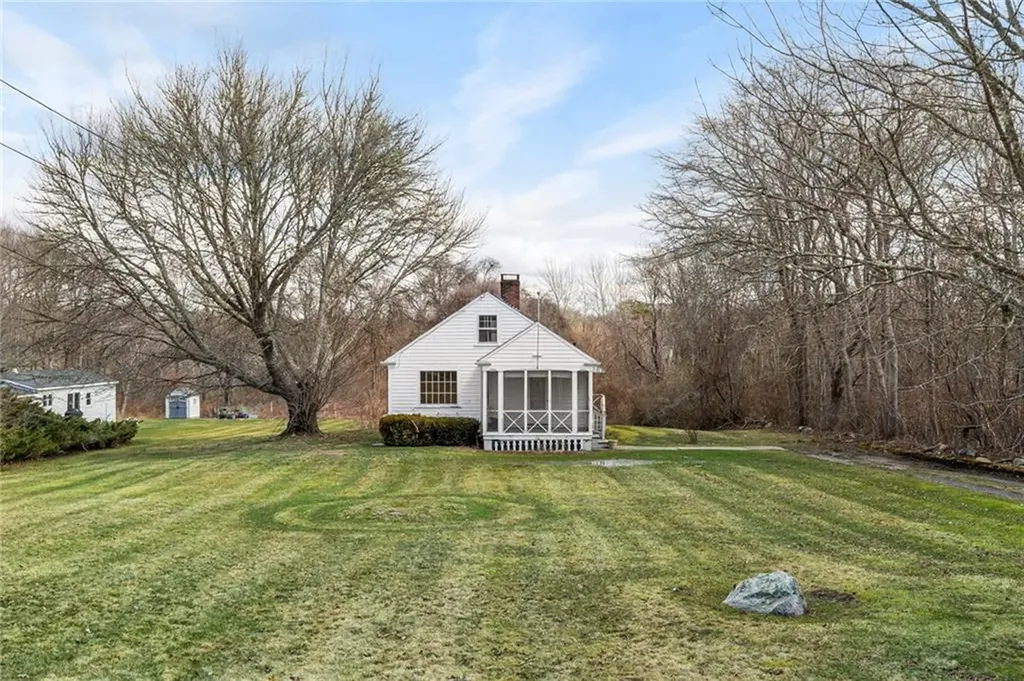 20 Maple Avenue Little Compton RI 02837