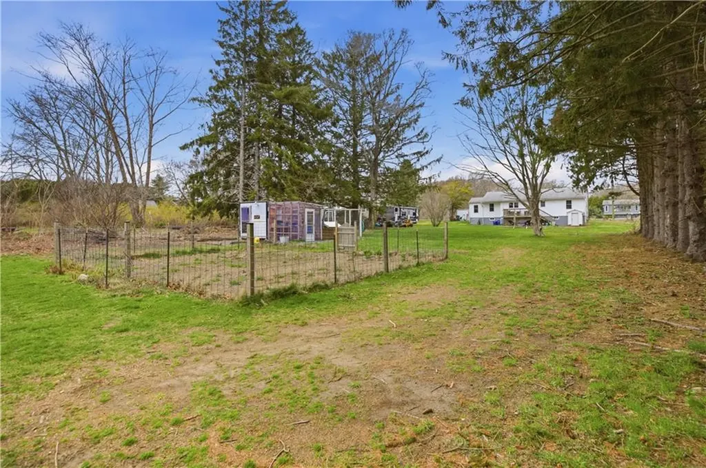 739 East Road Tiverton RI 02878