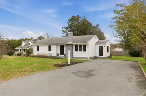 739 East Road Tiverton RI 02878
