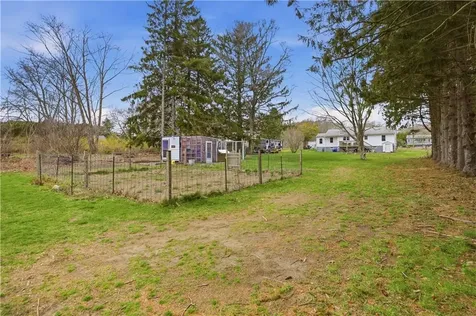 739 East Road Tiverton RI 02878