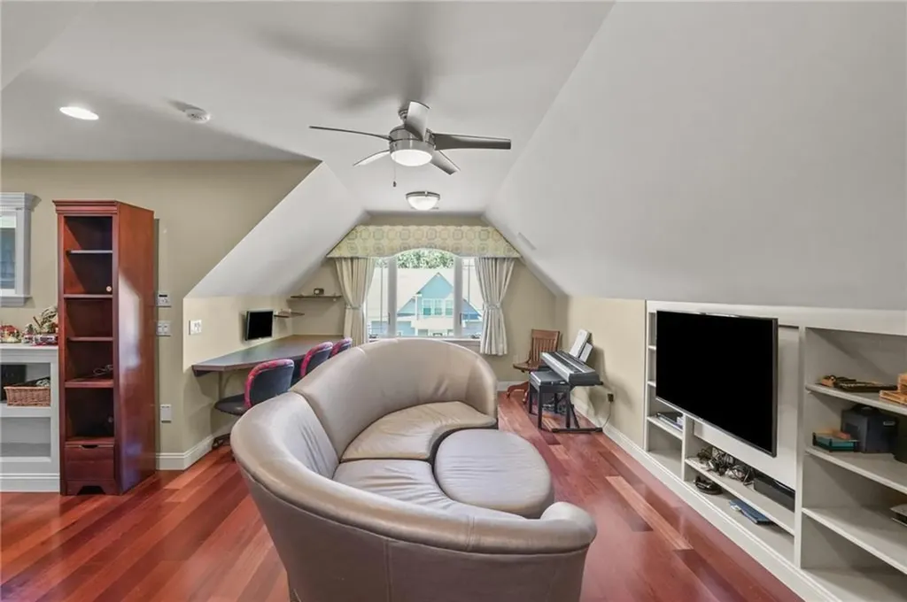 74 Bayberry Road Narragansett RI 02882