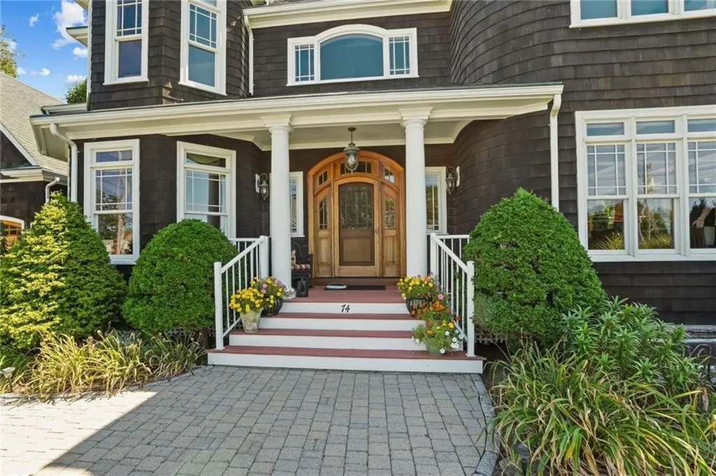 74 Bayberry Road Narragansett RI 02882