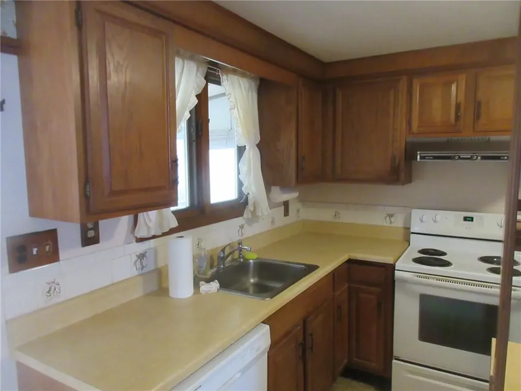 70 Keeley Avenue Warwick RI 02886