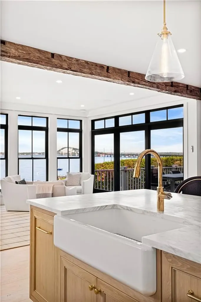 96 Washington Street Newport RI 02840