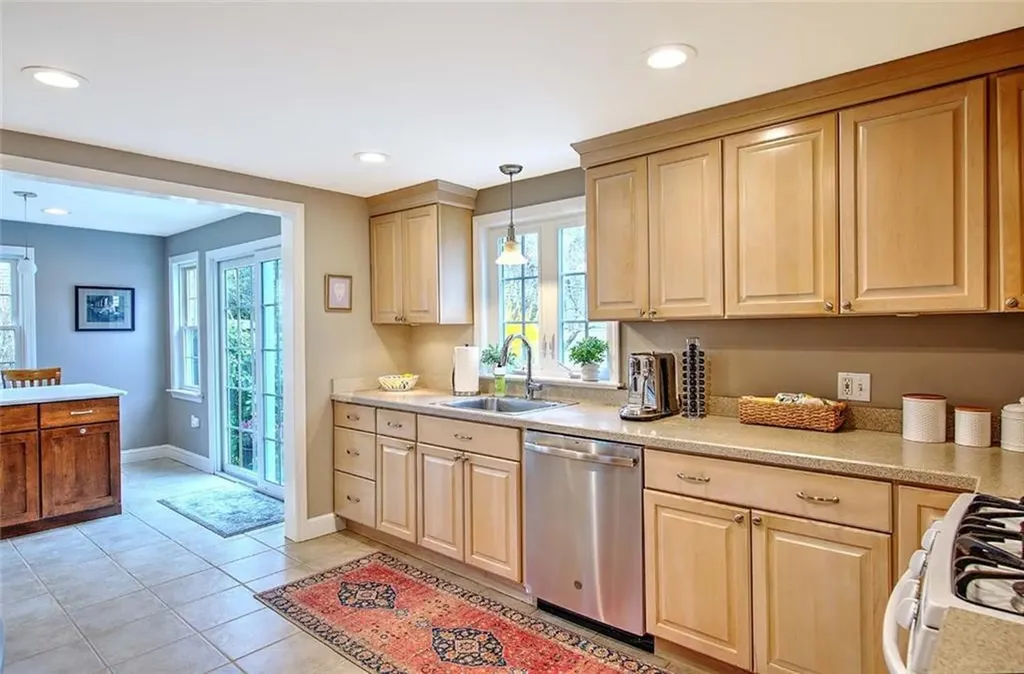 25 Belton Drive Barrington RI 02806