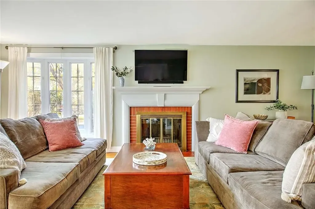 25 Belton Drive Barrington RI 02806
