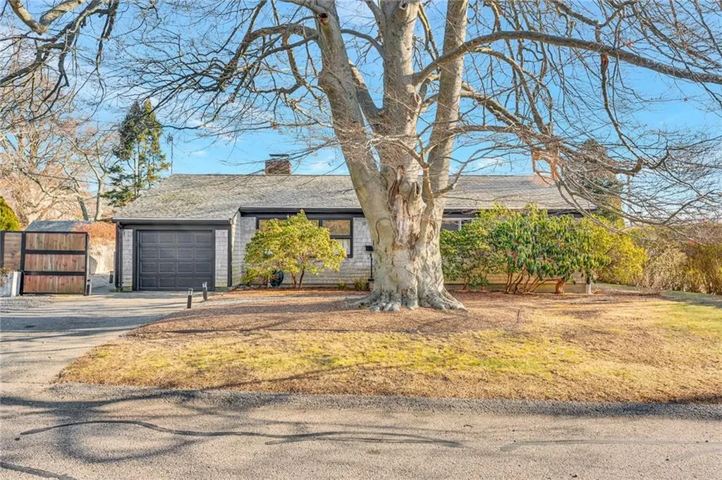 1 Collins Terrace Middletown RI 02842