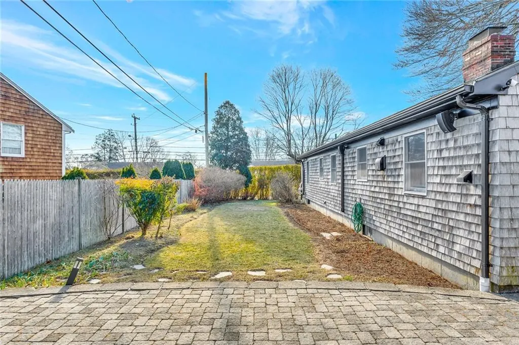 1 Collins Terrace Middletown RI 02842