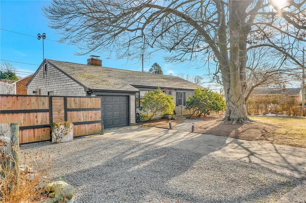 1 Collins Terrace Middletown RI 02842