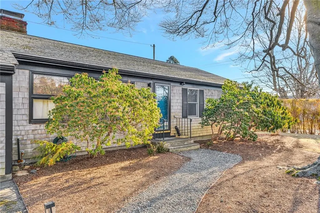 1 Collins Terrace Middletown RI 02842