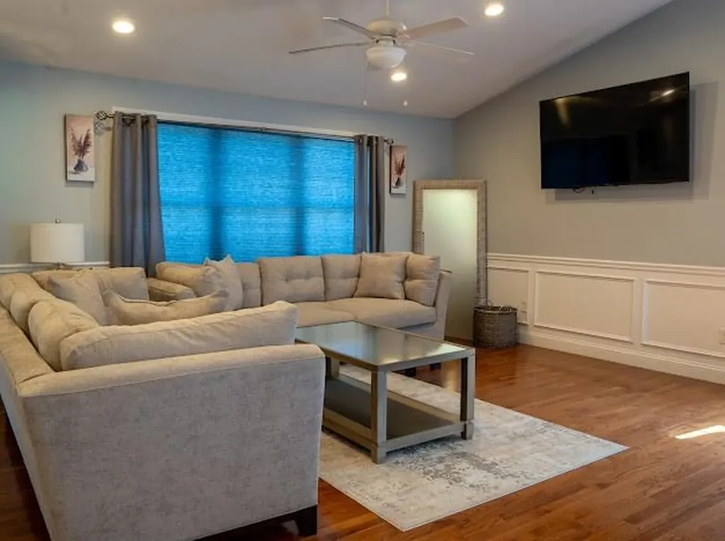 8 Lakeside Street Providence RI 02904