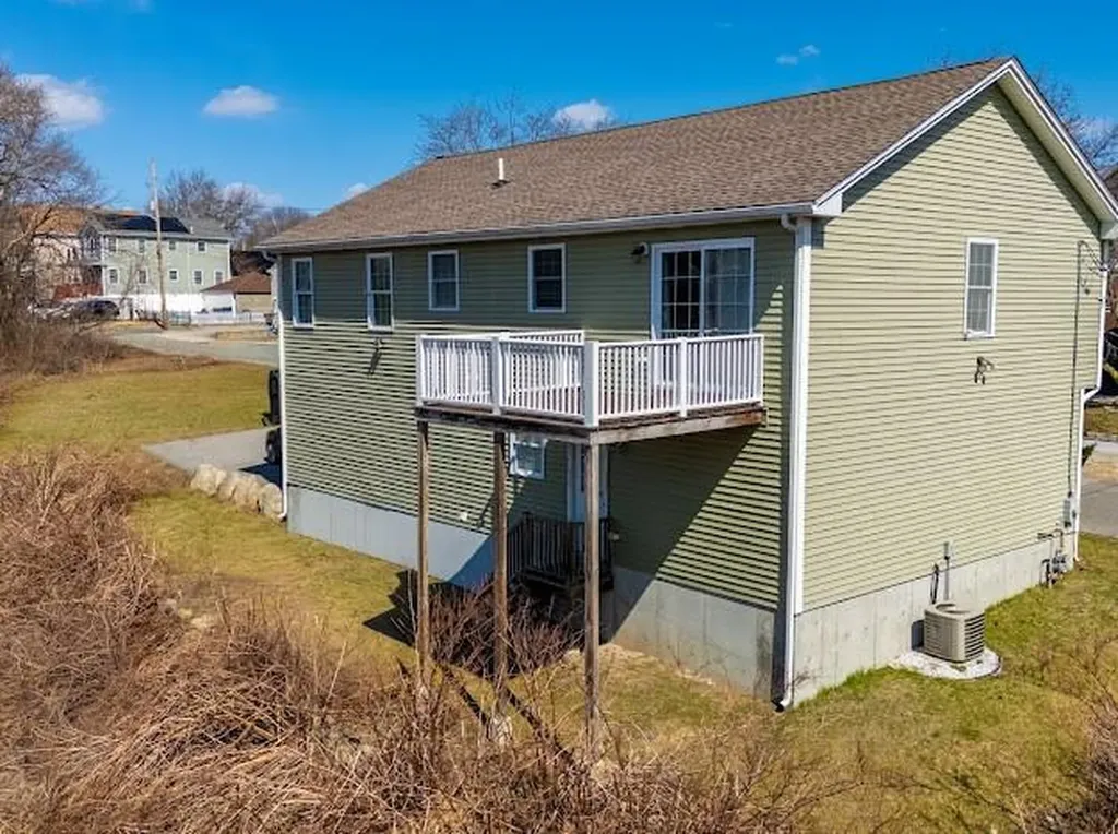 8 Lakeside Street Providence RI 02904