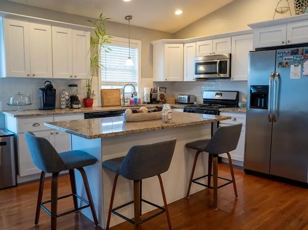 8 Lakeside Street Providence RI 02904