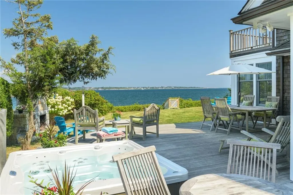 4 Hull Cove Street Jamestown RI 02835