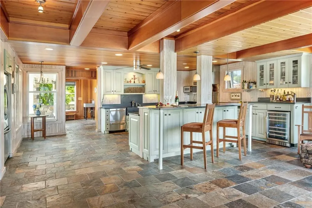 4 Hull Cove Street Jamestown RI 02835