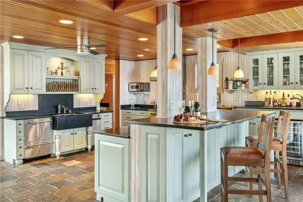 4 Hull Cove Street Jamestown RI 02835