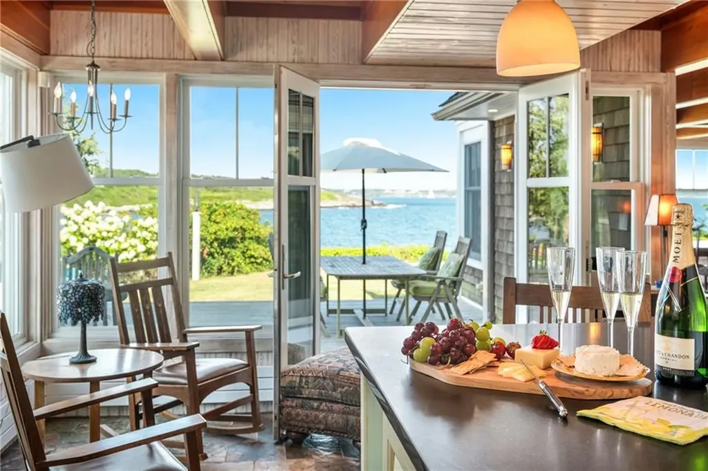 4 Hull Cove Street Jamestown RI 02835