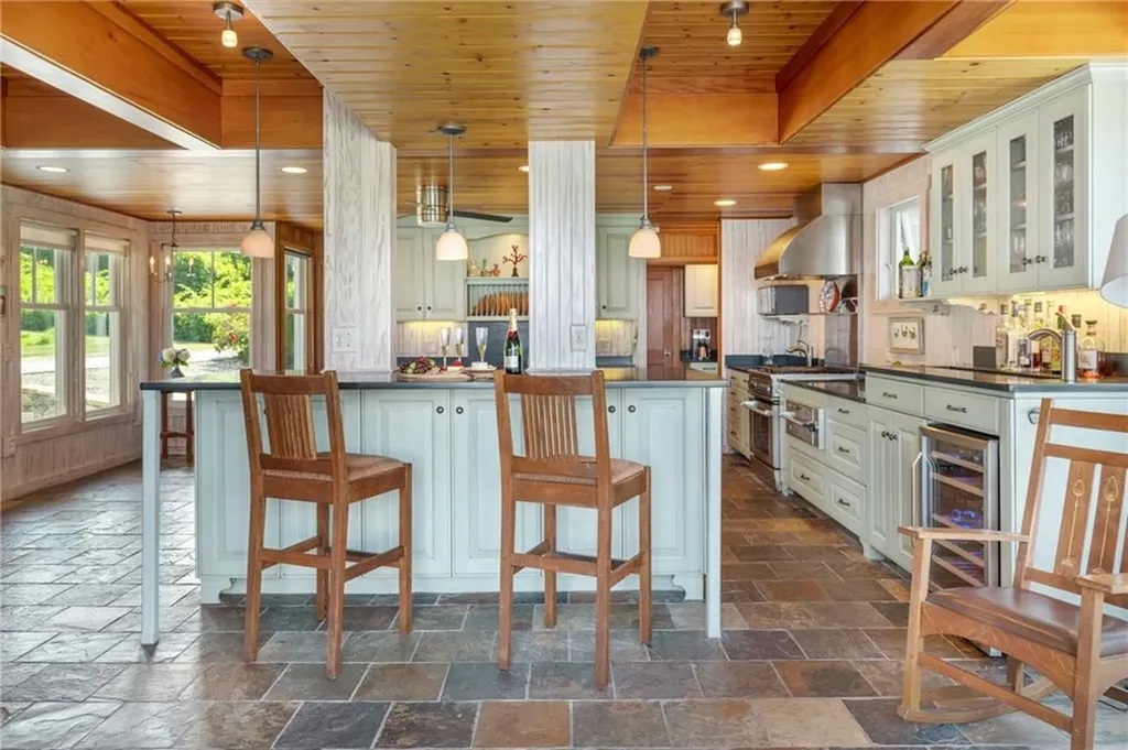 4 Hull Cove Street Jamestown RI 02835