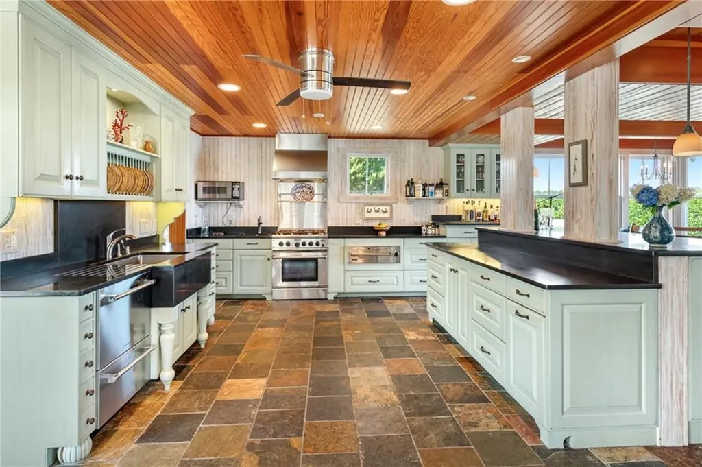 4 Hull Cove Street Jamestown RI 02835