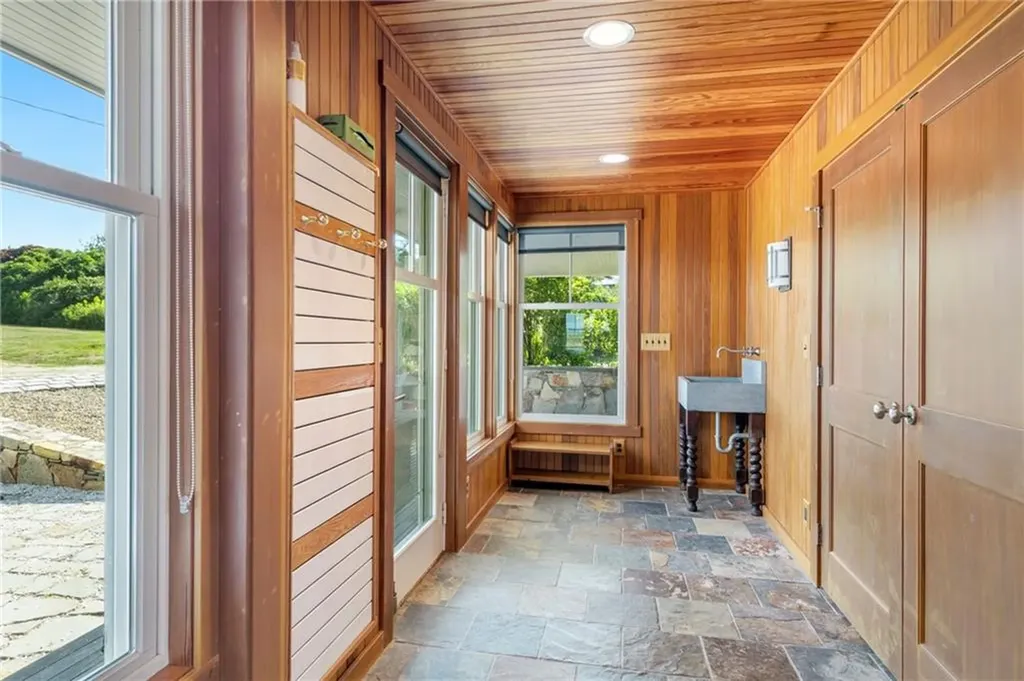 4 Hull Cove Street Jamestown RI 02835