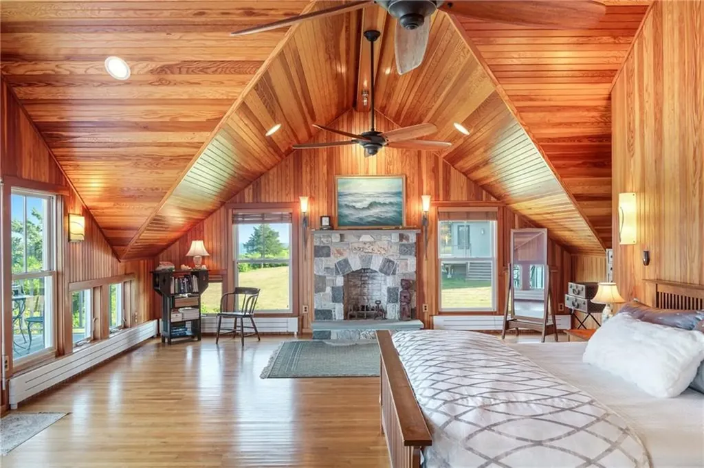 4 Hull Cove Street Jamestown RI 02835