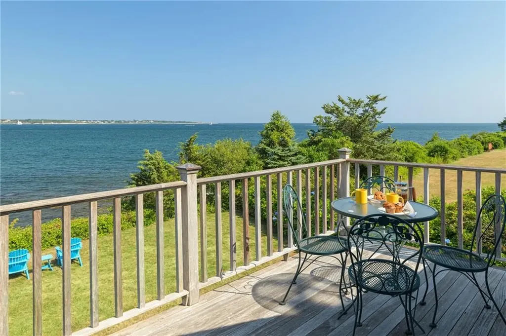 4 Hull Cove Street Jamestown RI 02835