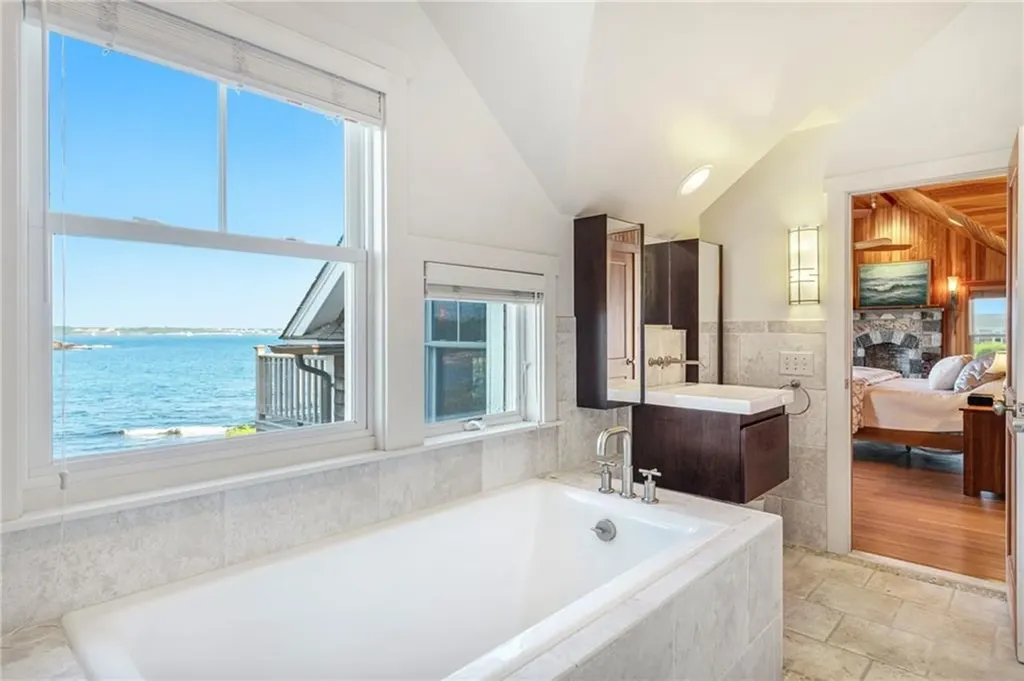 4 Hull Cove Street Jamestown RI 02835