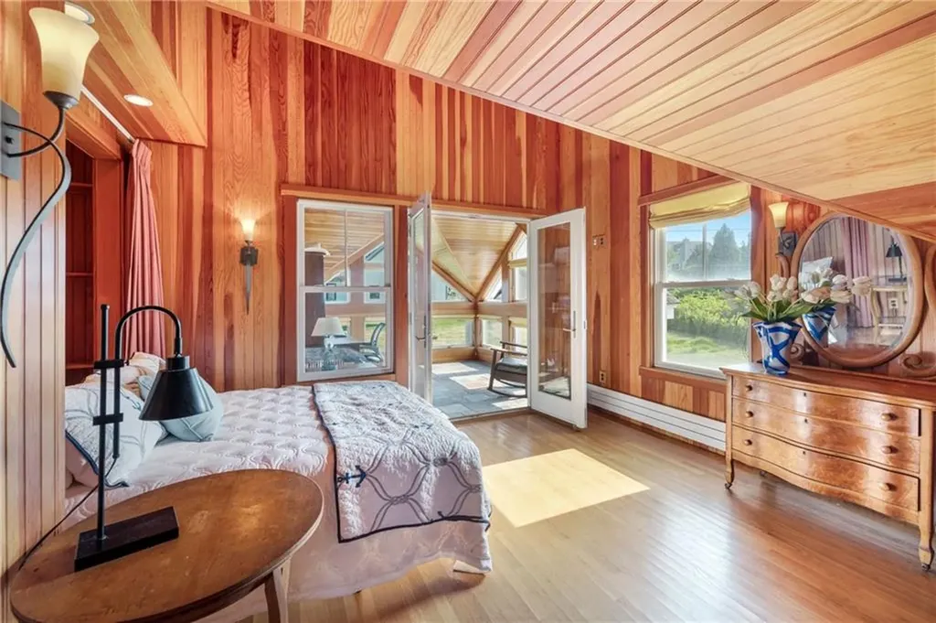 4 Hull Cove Street Jamestown RI 02835