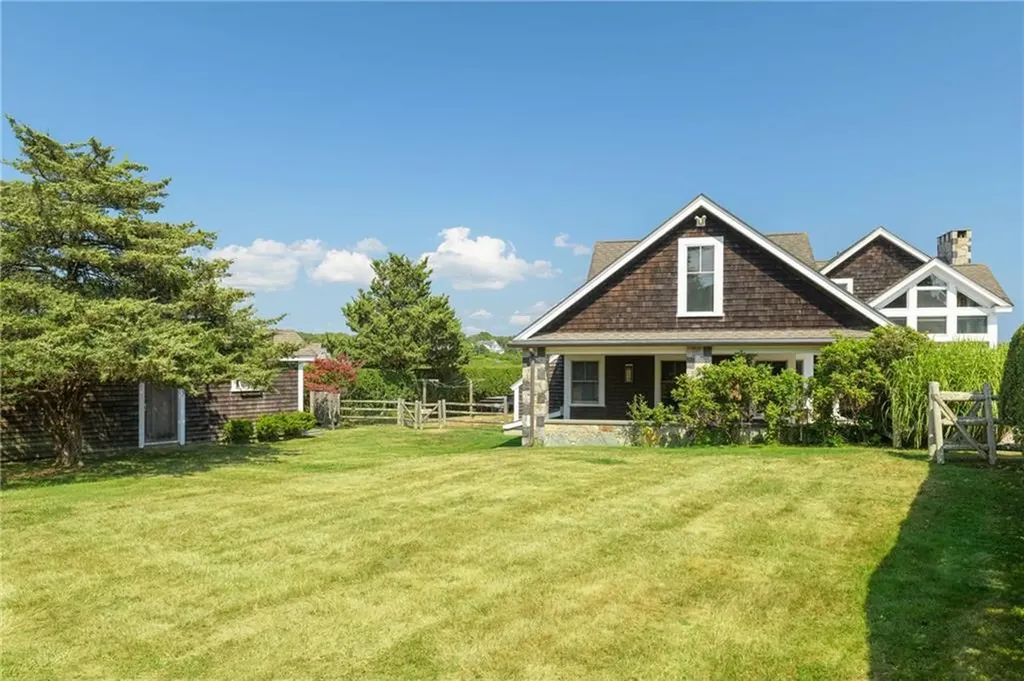 4 Hull Cove Street Jamestown RI 02835