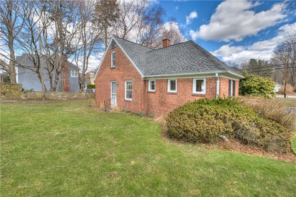 1 A Hanley Farm Road Warren RI 02885