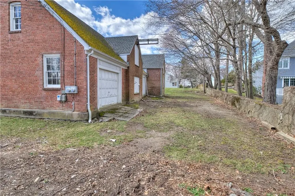 1 A Hanley Farm Road Warren RI 02885