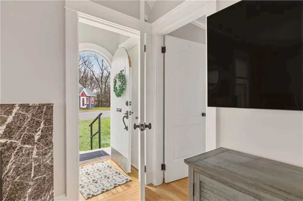 287 Parkside Drive Warwick RI 02888