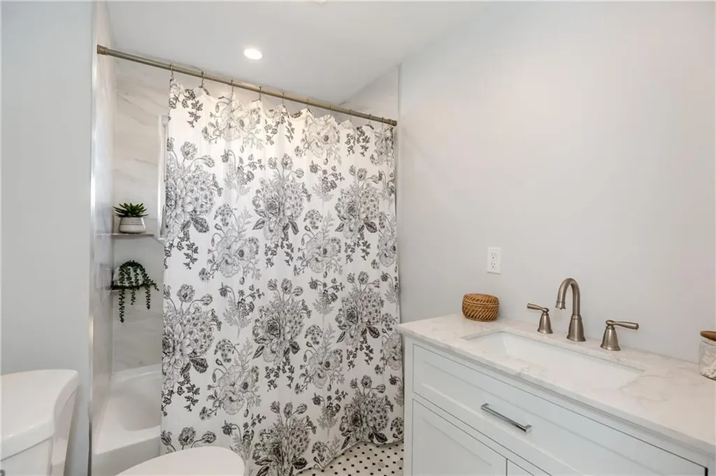 13 Earl Street West Warwick RI 02893