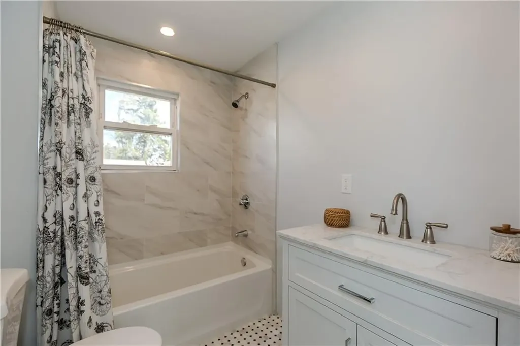 13 Earl Street West Warwick RI 02893