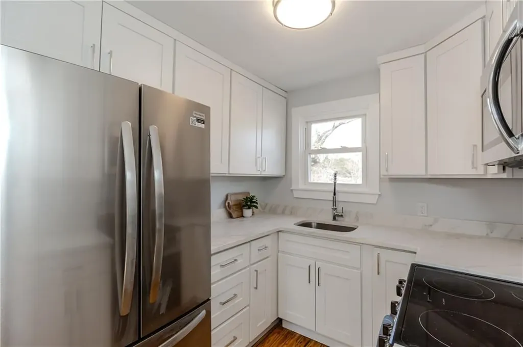 13 Earl Street West Warwick RI 02893