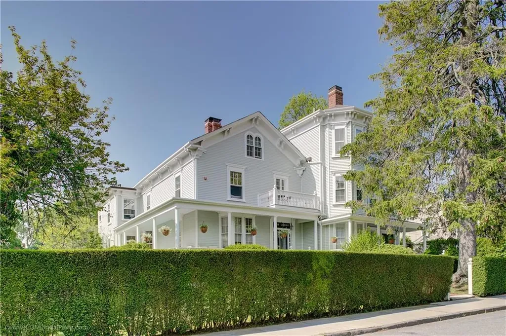 32 Catherine Street Newport RI 02840