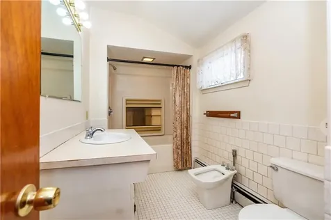 586 Child Street Warren RI 02885