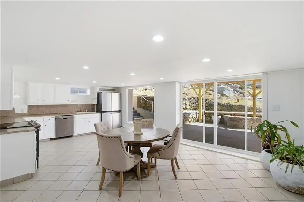 109 Cobble Hill Road Lincoln RI 02865