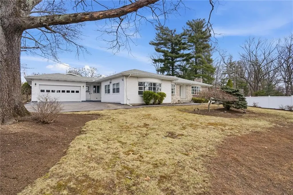 109 Cobble Hill Road Lincoln RI 02865
