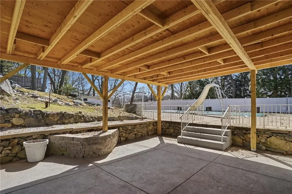 109 Cobble Hill Road Lincoln RI 02865