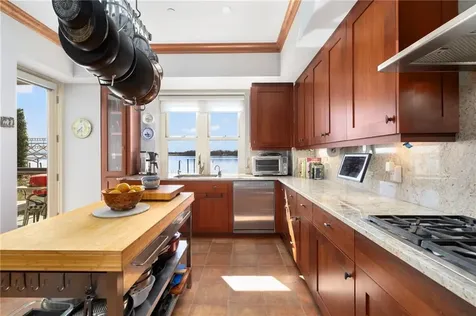 341 Thames Street Bristol RI 02809