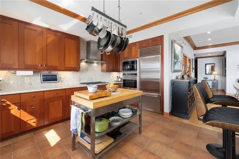 341 Thames Street Bristol RI 02809