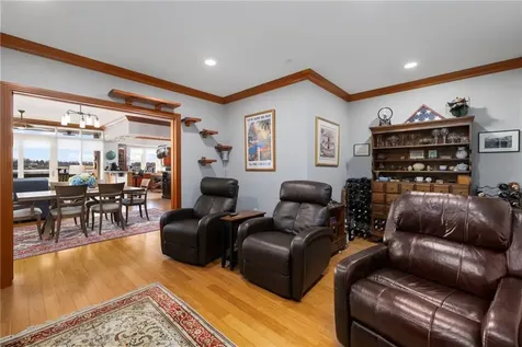 341 Thames Street Bristol RI 02809