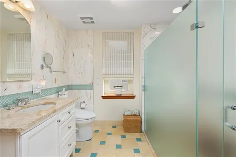 341 Thames Street Bristol RI 02809