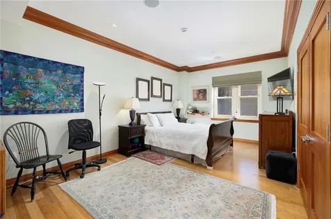 341 Thames Street Bristol RI 02809