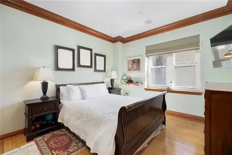 341 Thames Street Bristol RI 02809
