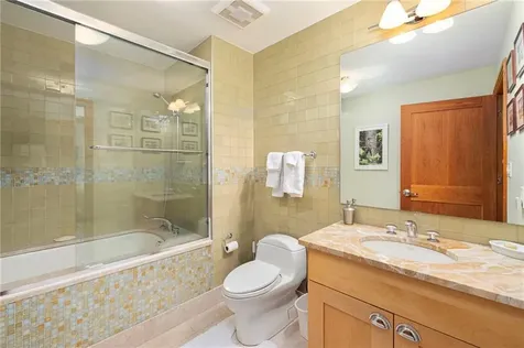 341 Thames Street Bristol RI 02809