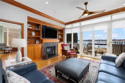 341 Thames Street Bristol RI 02809