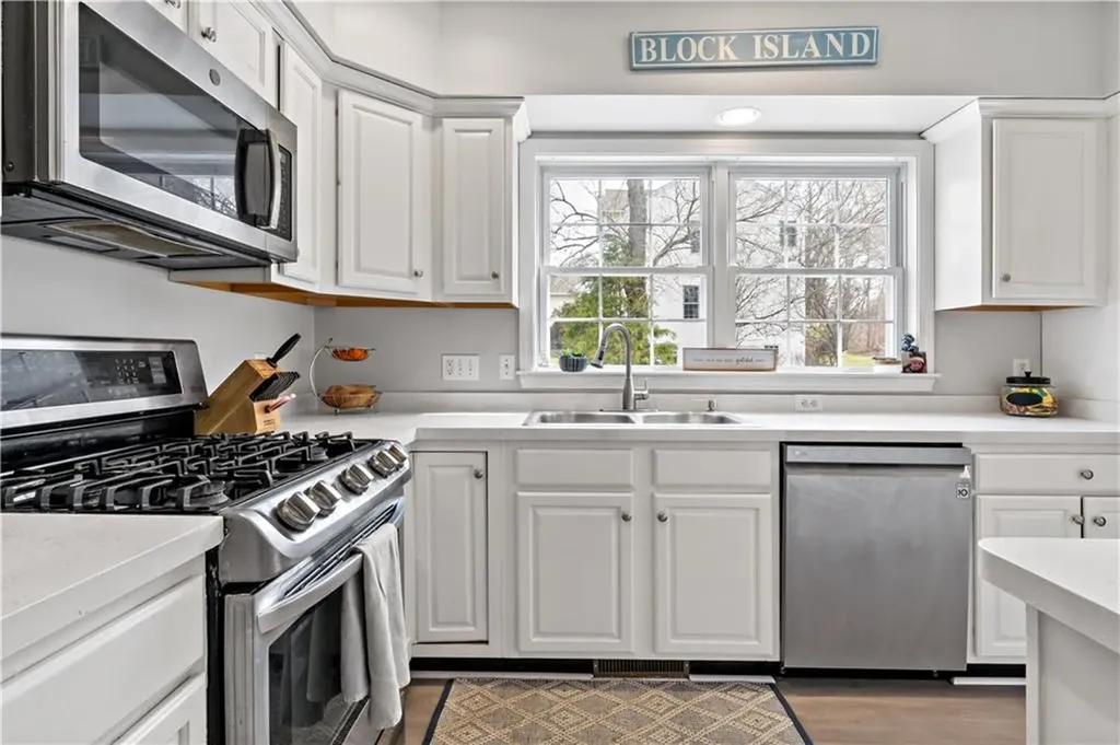 21 River View Road Narragansett RI 02882