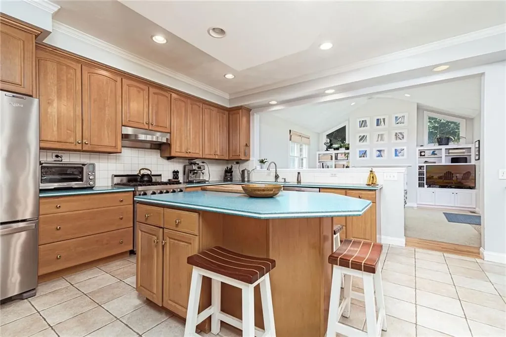 371 Glen Hill Drive North Kingstown RI 02874